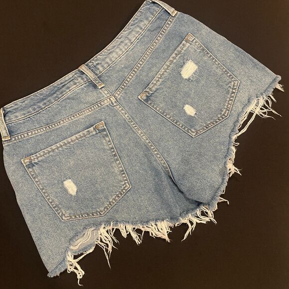 ~ Forever 21 sz 29 Jean Shorts Frayed Raw Hem Ripped Cut Offs Medium Blue Denim - Picture 2 of 15